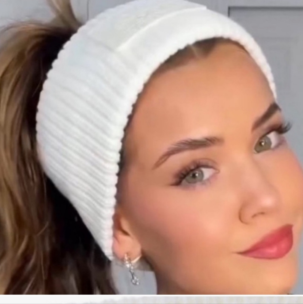 NWT Coach Cable Knit Winter Headband with Rubber Patch.